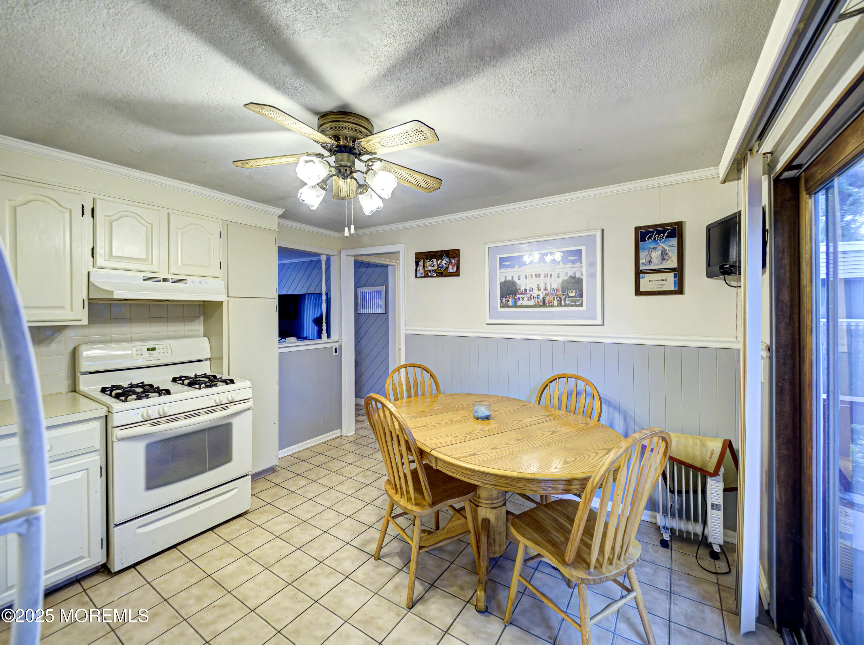 327 W Sylvania Avenue