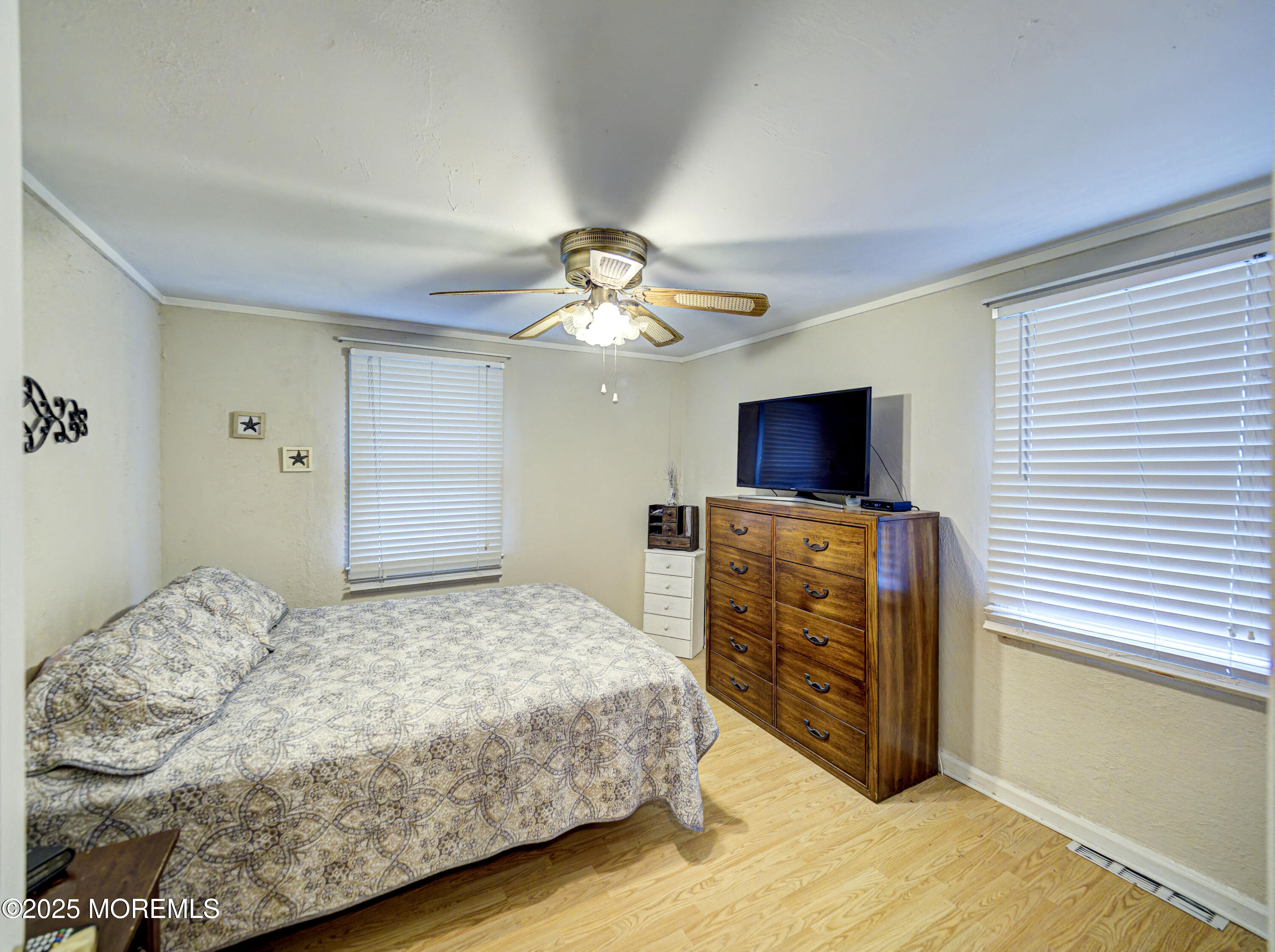 327 W Sylvania Avenue