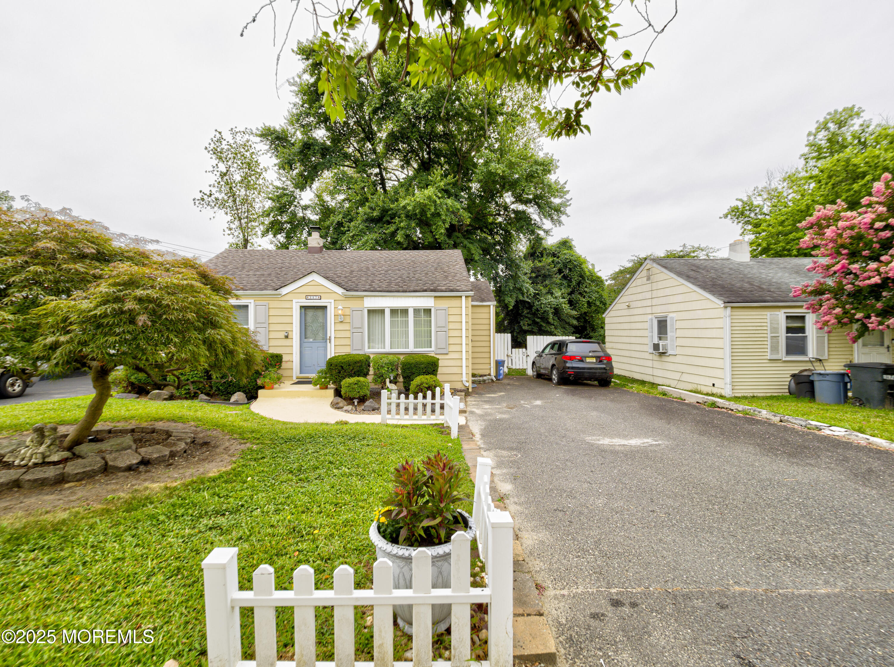 327 W Sylvania Avenue