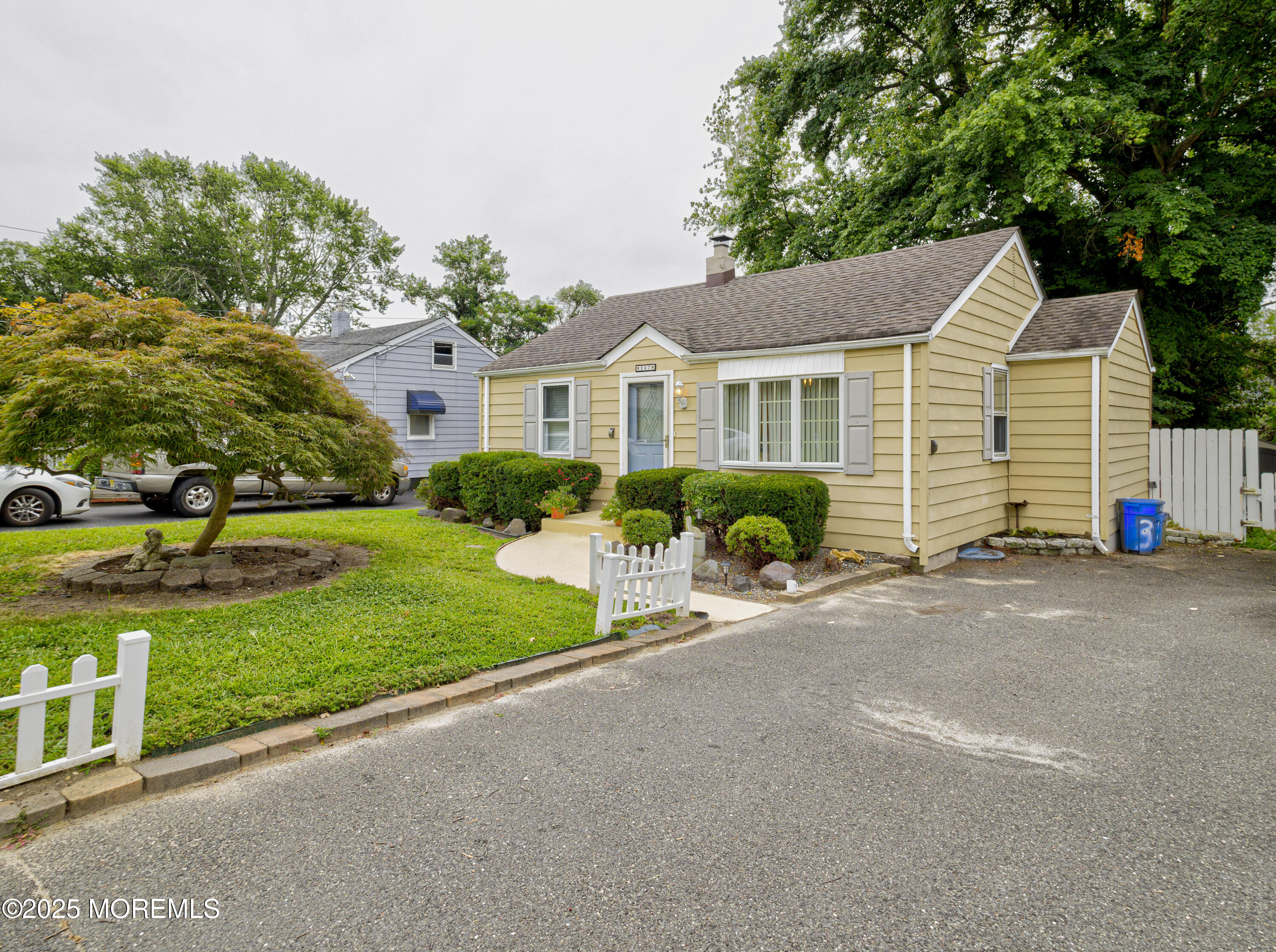 327 W Sylvania Avenue