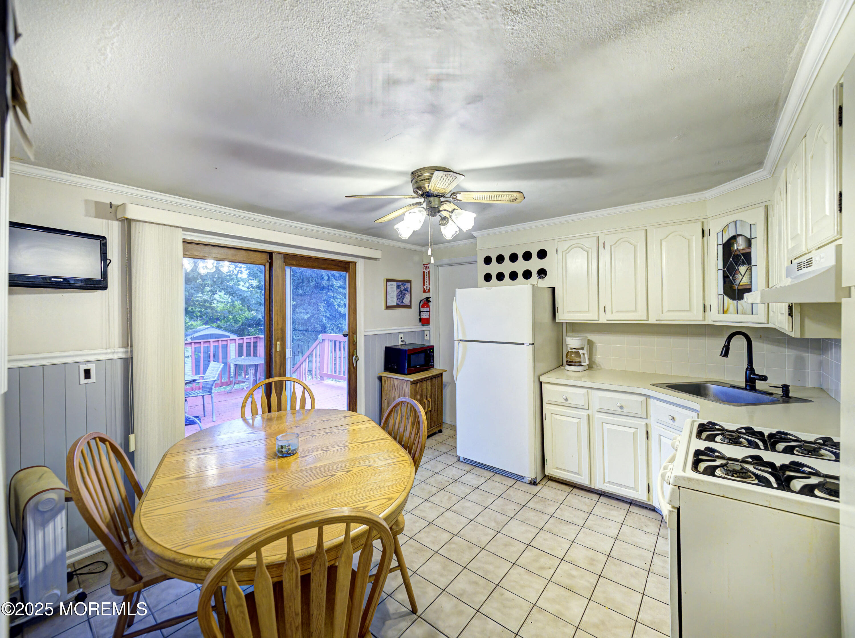 327 W Sylvania Avenue