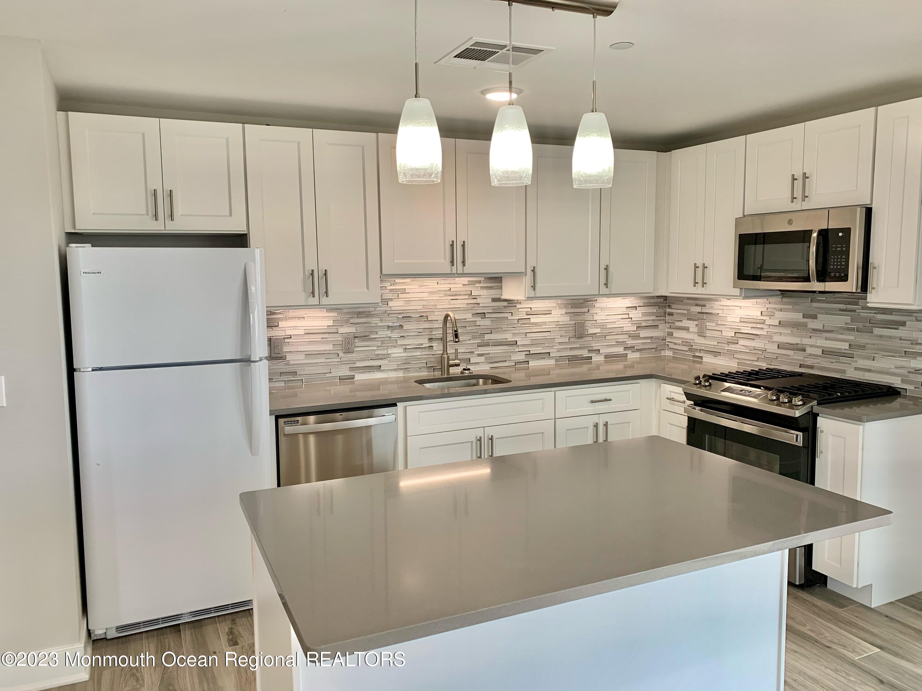 345 Ocean Boulevard, 101