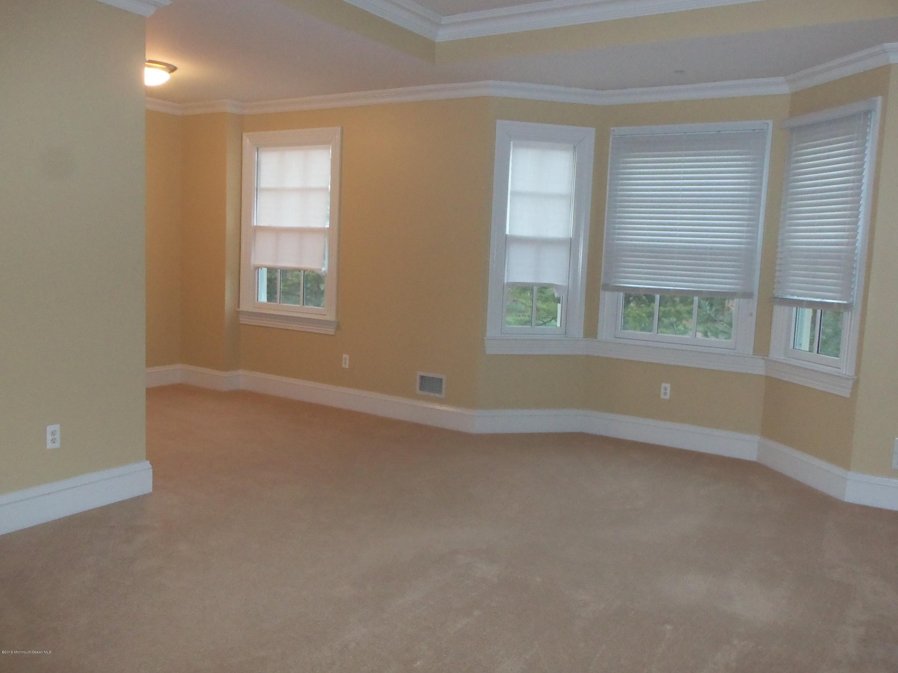 1021 Oval Road 1021