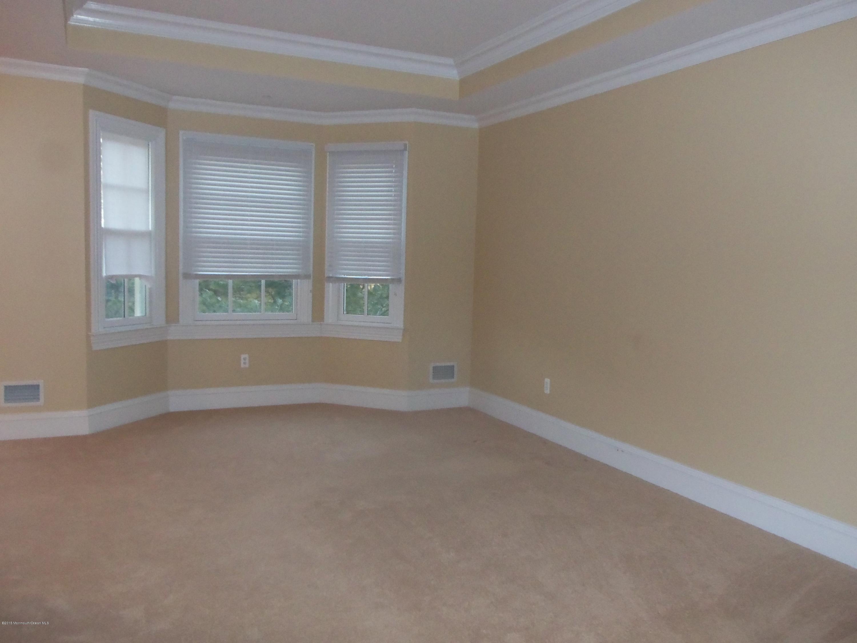 1021 Oval Road 1021