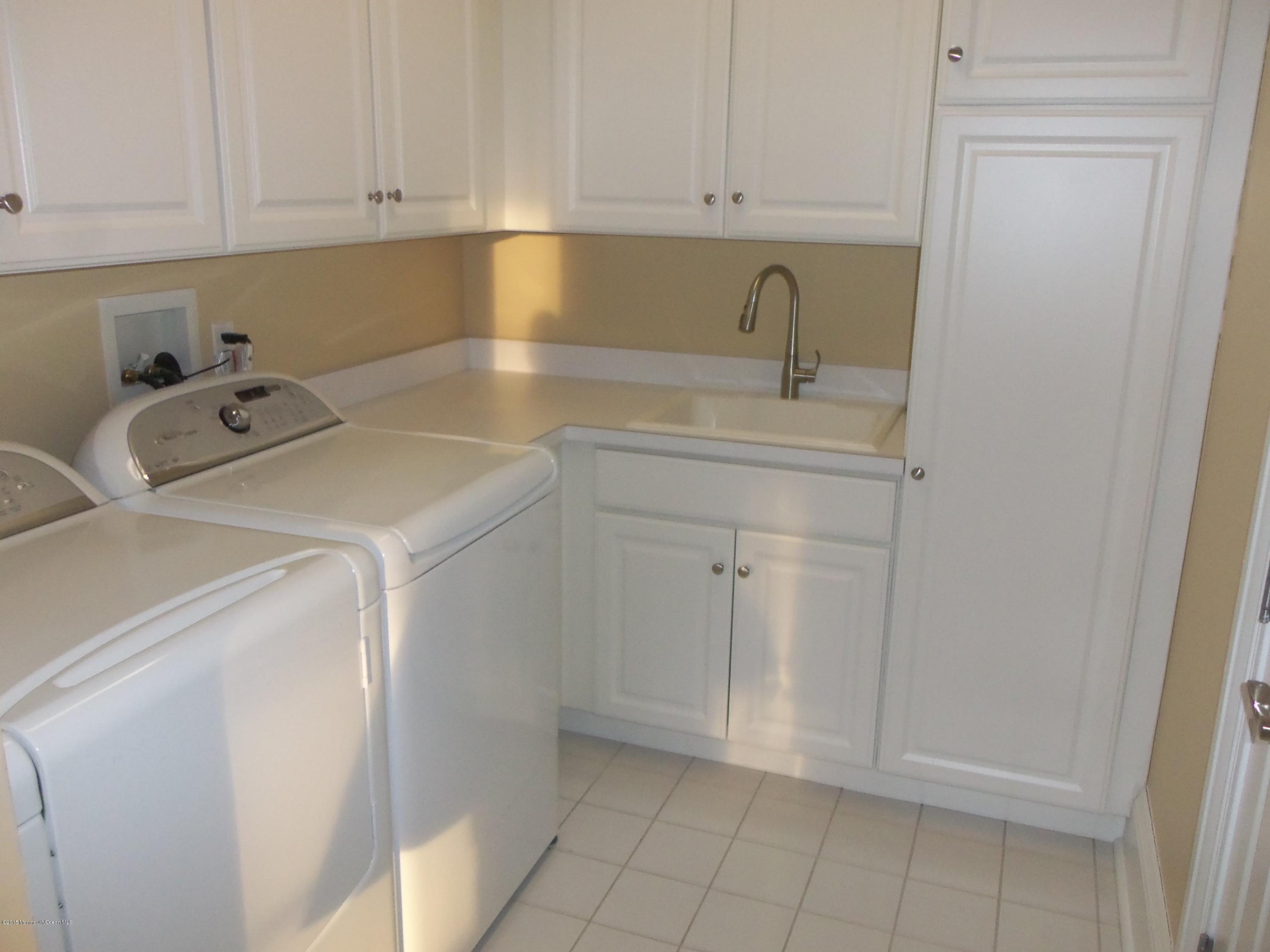 1021 Oval Road 1021
