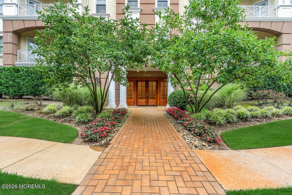 1021 Oval Road 1021