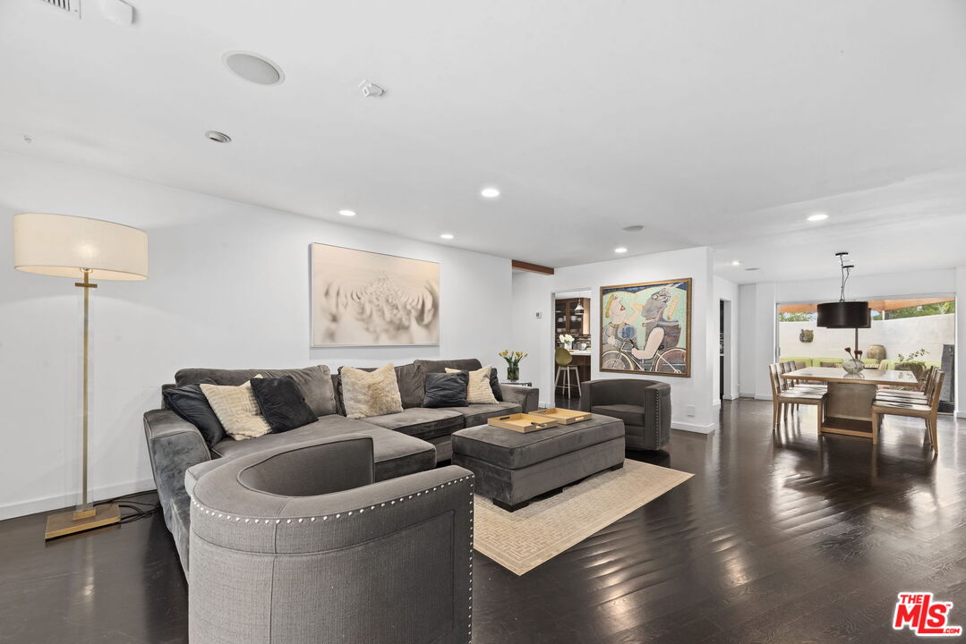 8405 Edwin Dr