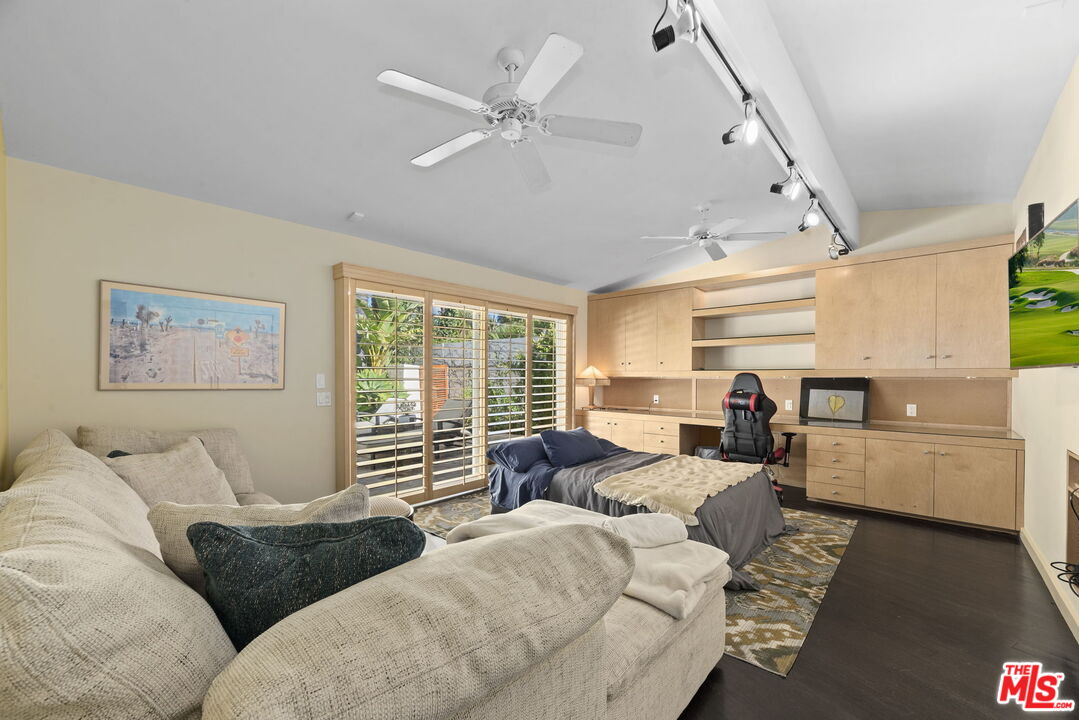 8405 Edwin Dr