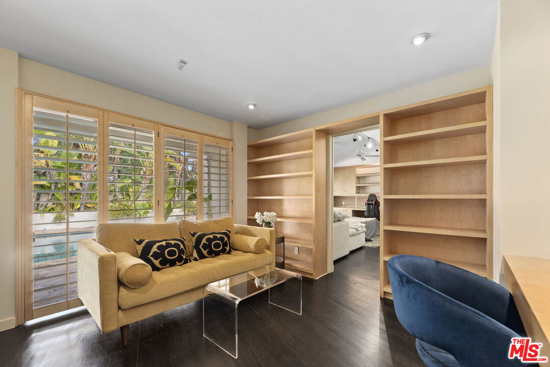 8405 Edwin Dr