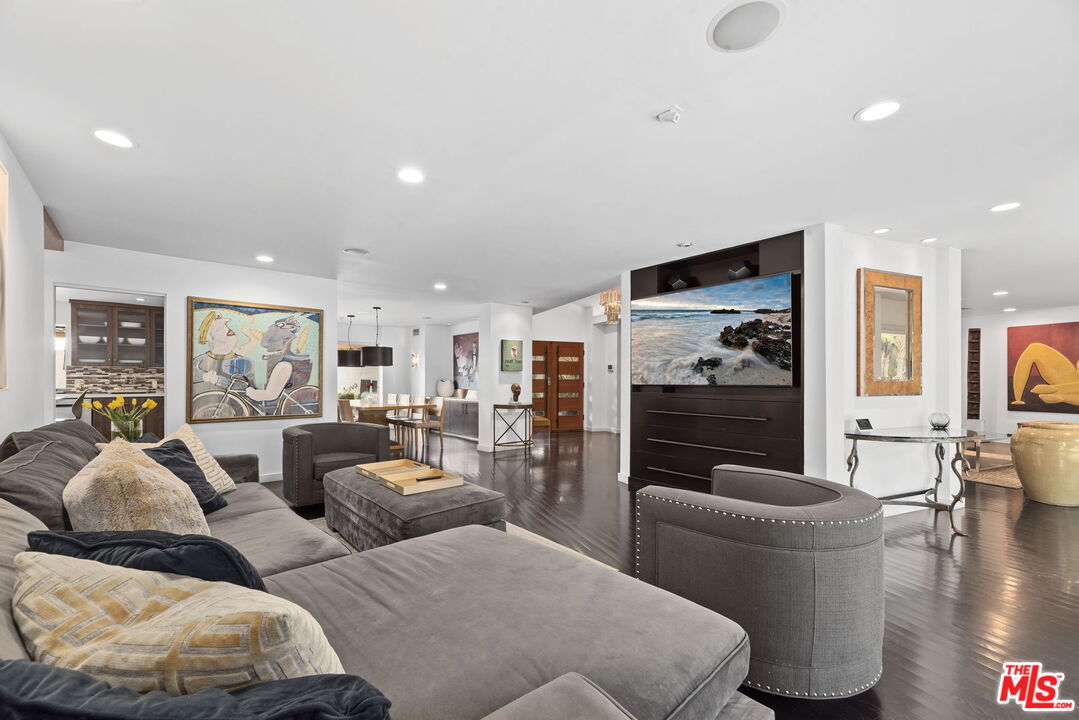 8405 Edwin Dr