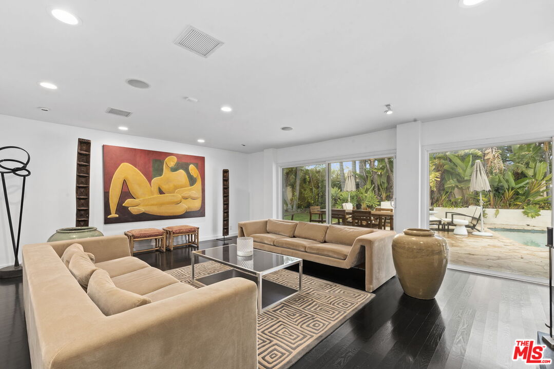 8405 Edwin Dr