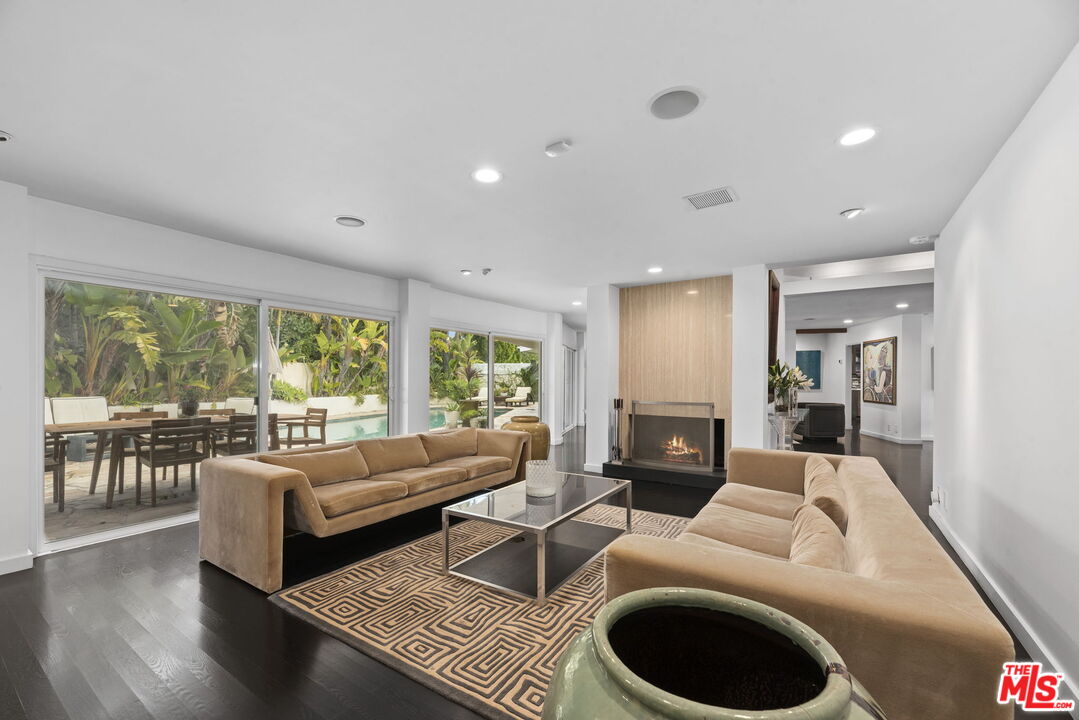 8405 Edwin Dr