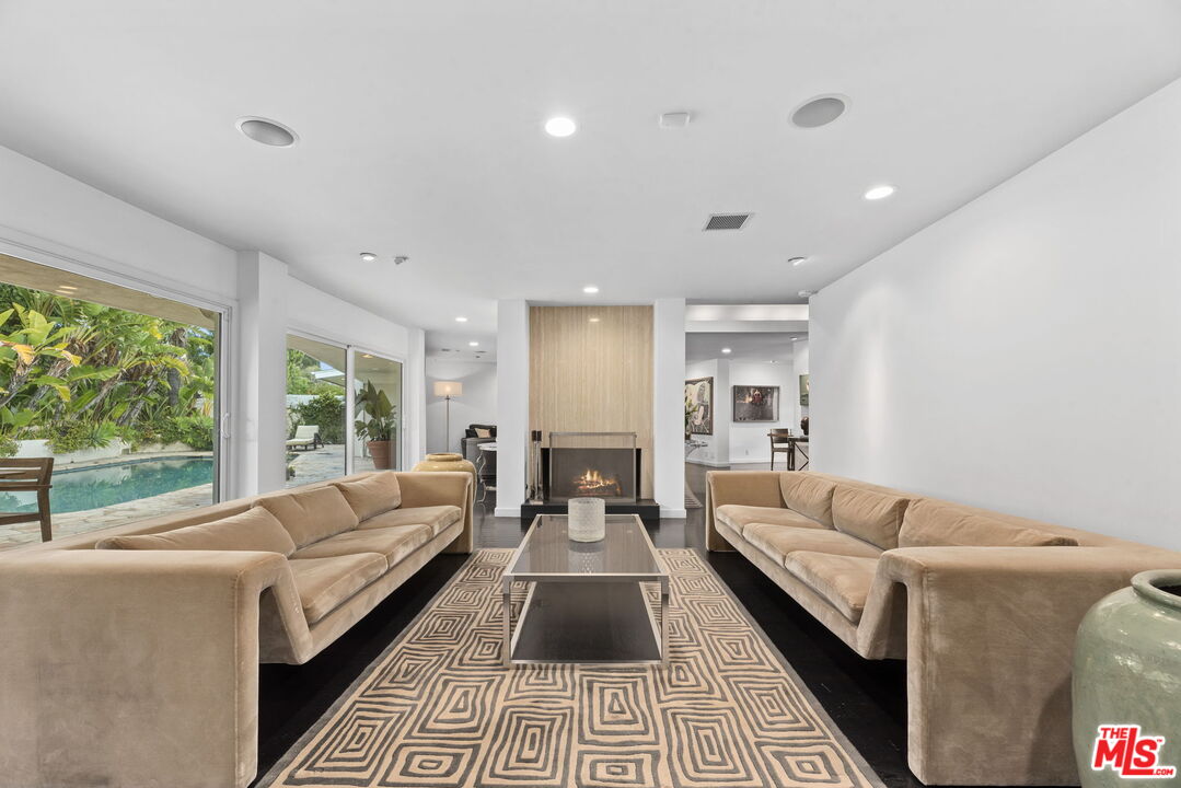 8405 Edwin Dr