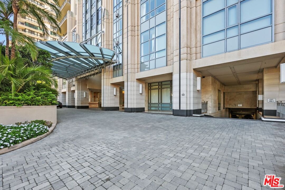 10800 Wilshire Blvd Unit: 702