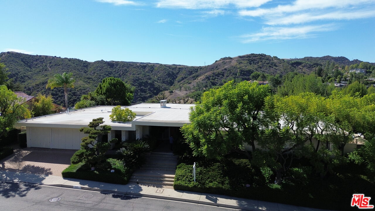 3031 Elvido Dr
