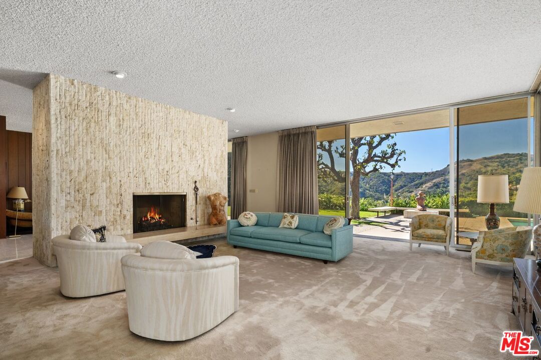 3031 Elvido Dr