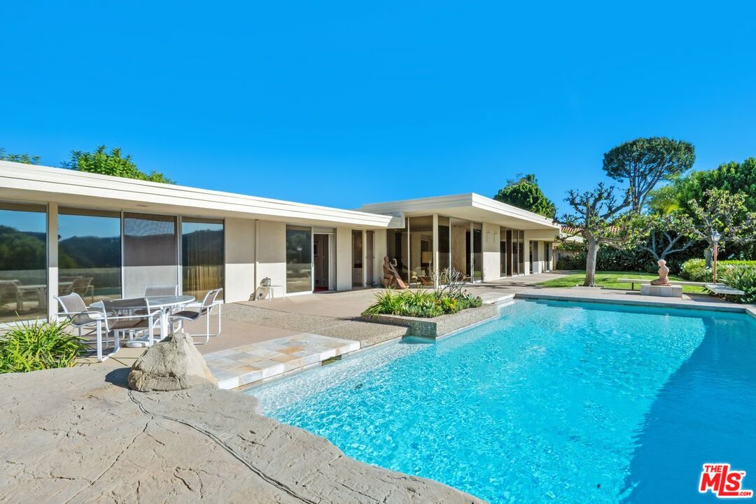 3031 Elvido Dr
