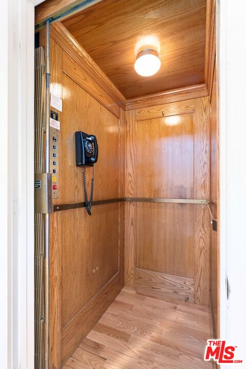 1808 Franklin Canyon Dr