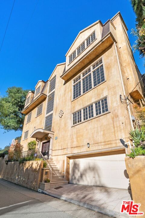 1808 Franklin Canyon Dr