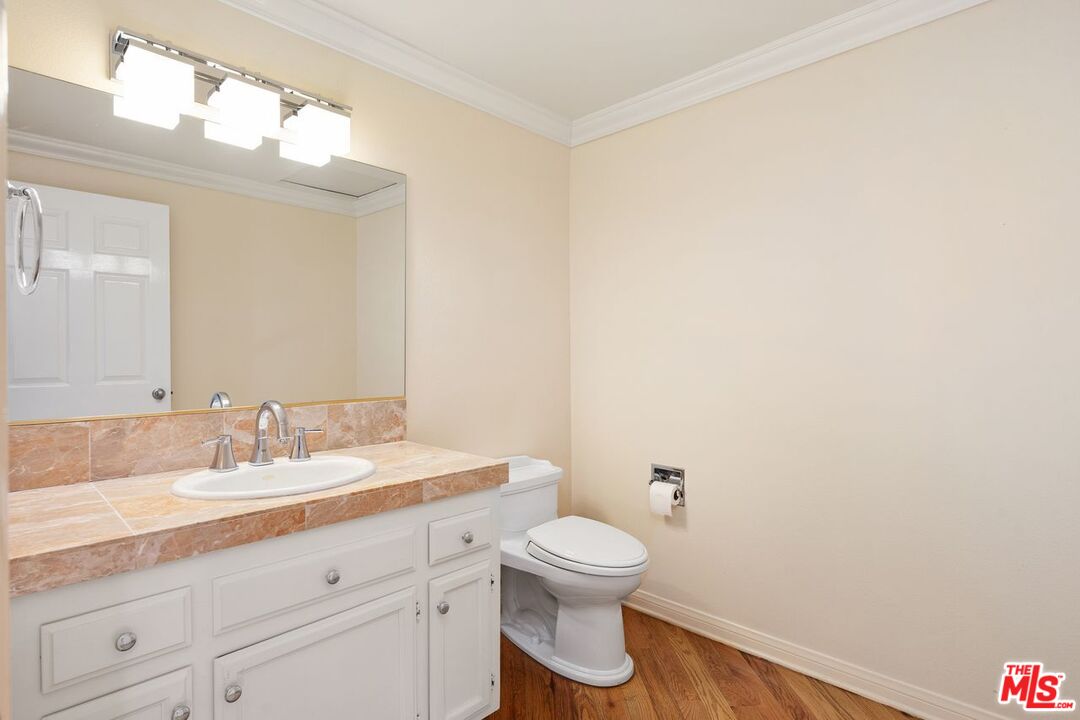 1808 Franklin Canyon Dr