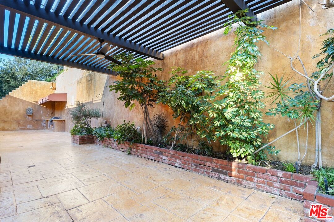 1808 Franklin Canyon Dr