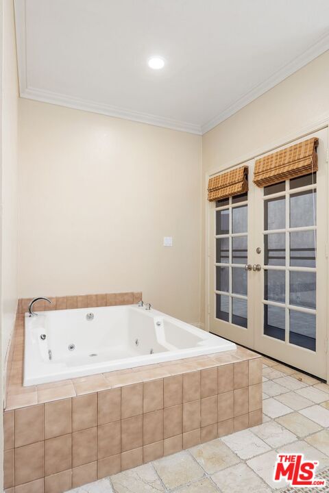 1808 Franklin Canyon Dr