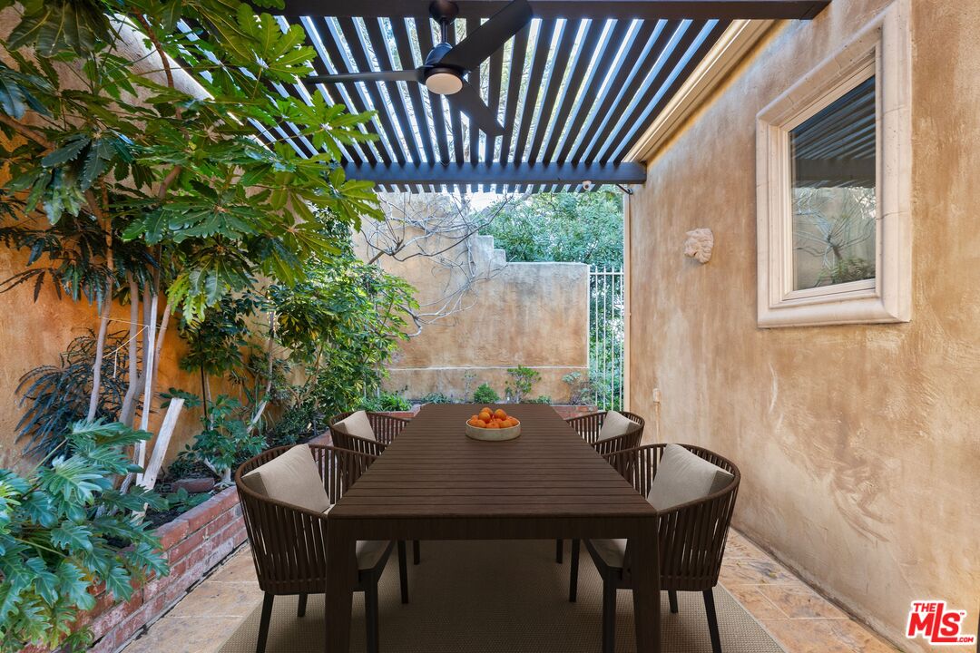 1808 Franklin Canyon Dr