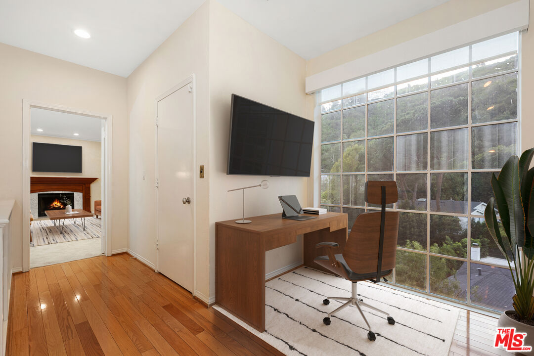 1808 Franklin Canyon Dr