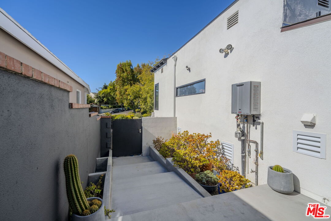 1974 Comstock Ave Unit: A