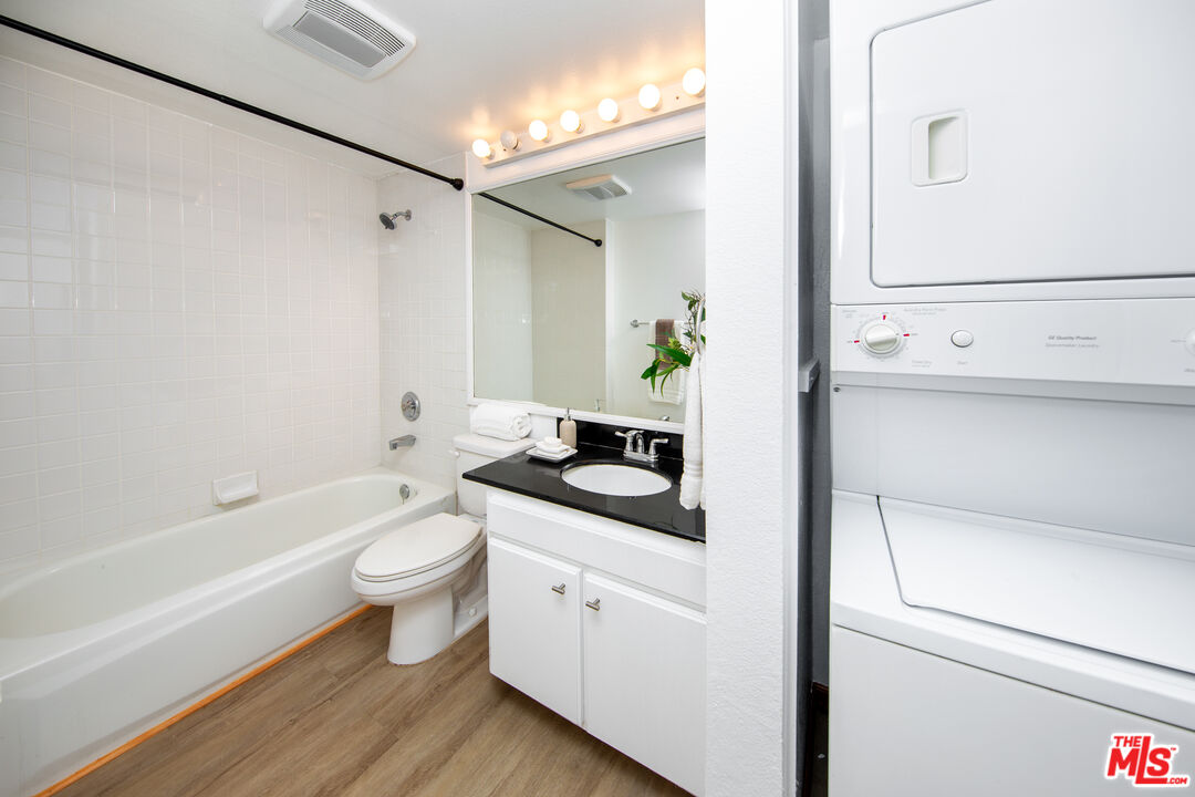 2960 Neilson Way Unit: 304
