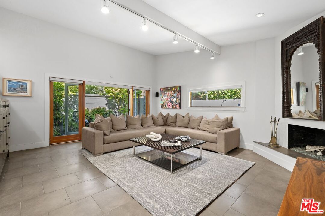 2601 Nichols Canyon Rd