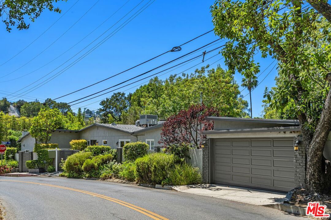 2601 Nichols Canyon Rd