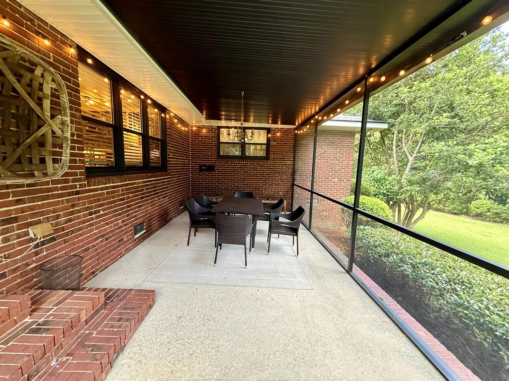 1436 Larkin Ave