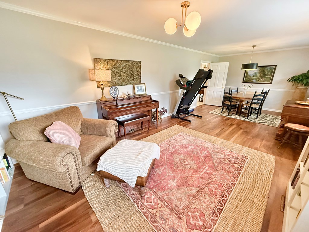1436 Larkin Ave