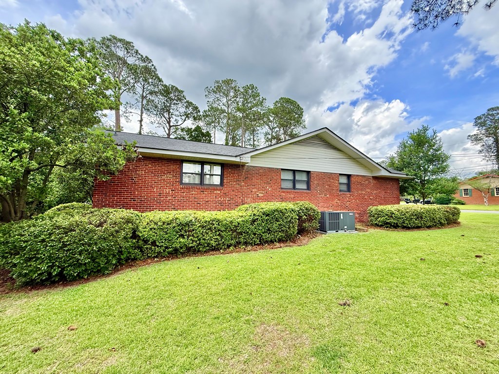 1436 Larkin Ave