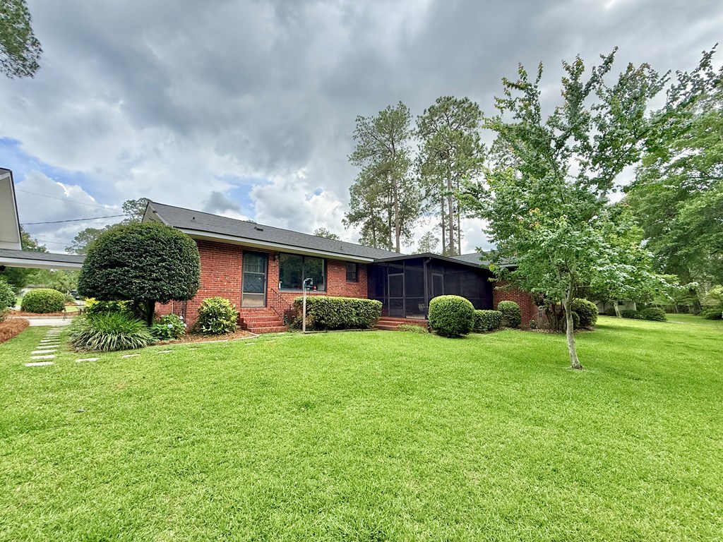 1436 Larkin Ave