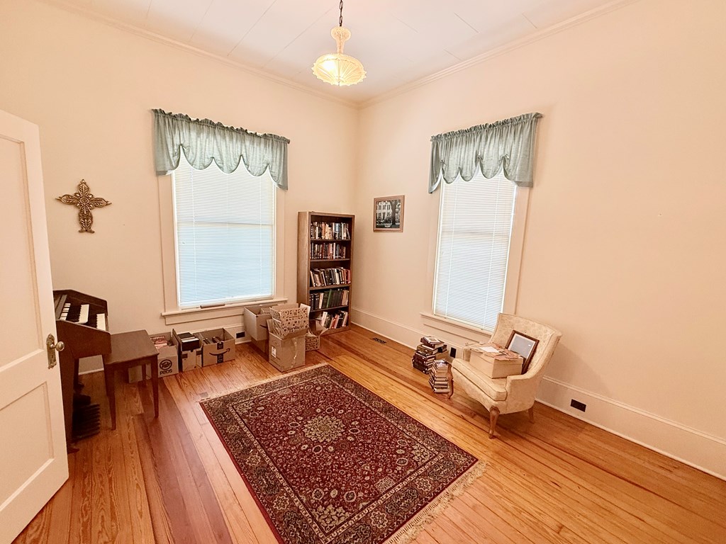 180 Oak St
