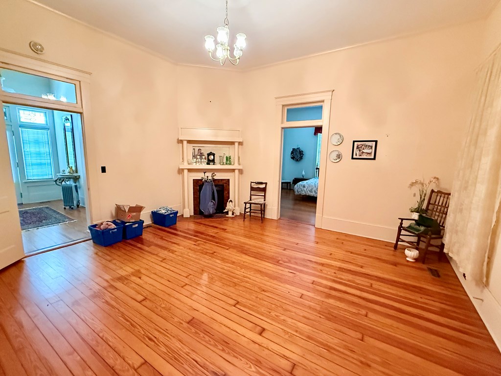 180 Oak St