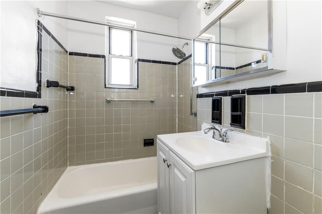 2525 Nostrand Avenue 5S