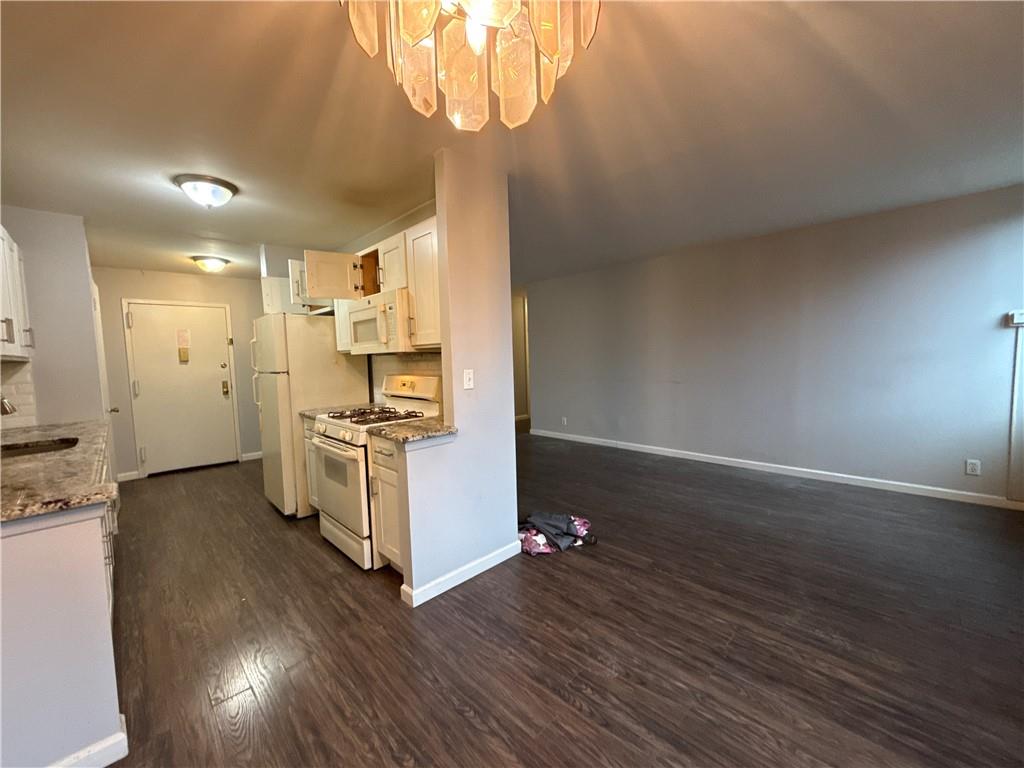 50 Belair Road 2J