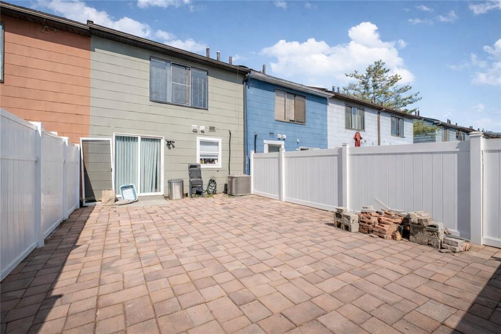 182 Arlington Place