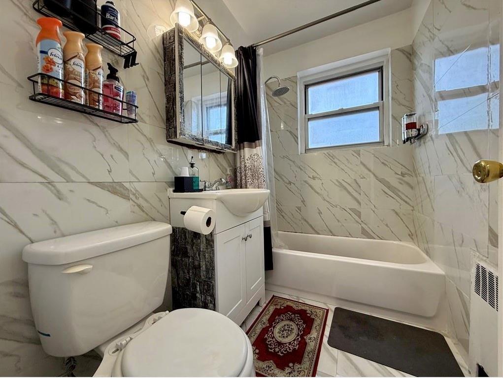 565 castleton Avenue 2B