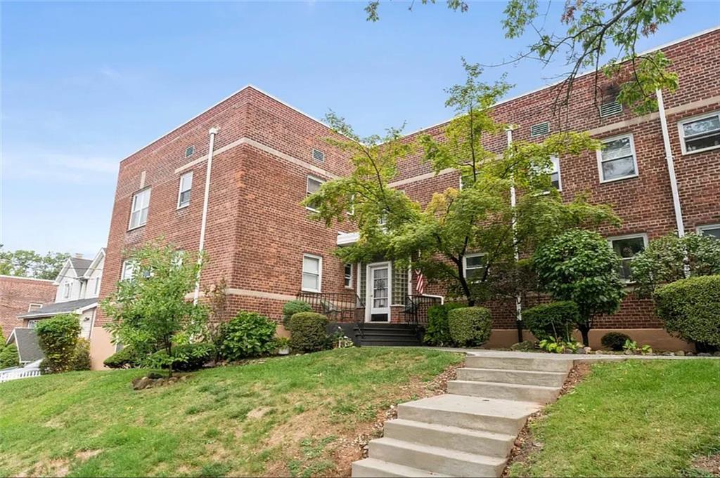 565 castleton Avenue 2B