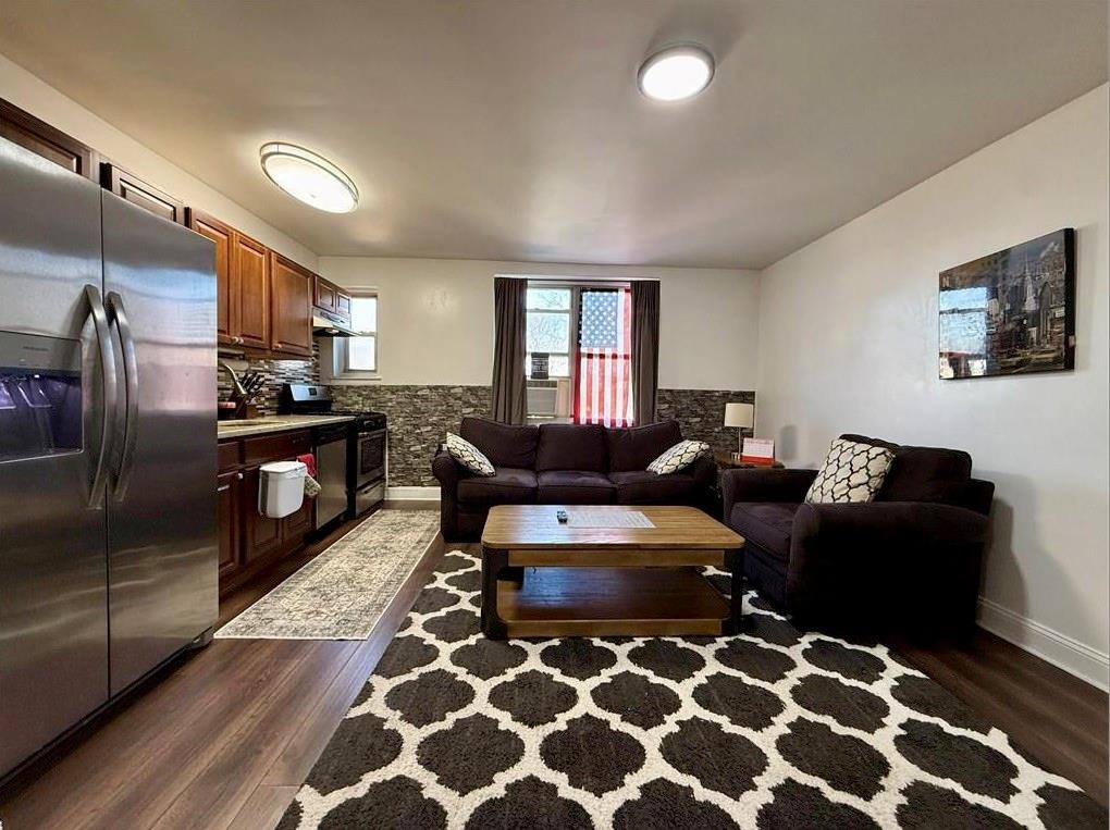 565 castleton Avenue 2B