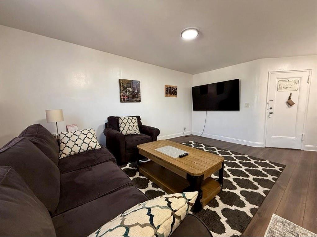 565 castleton Avenue 2B