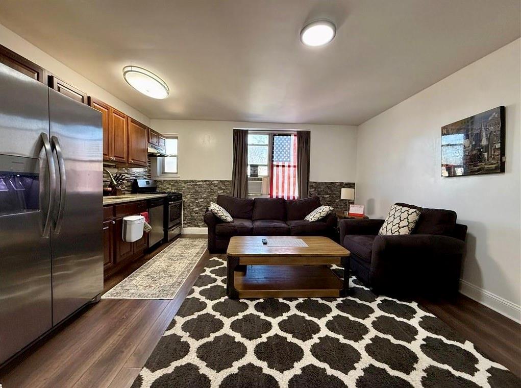 565 castleton Avenue 2B