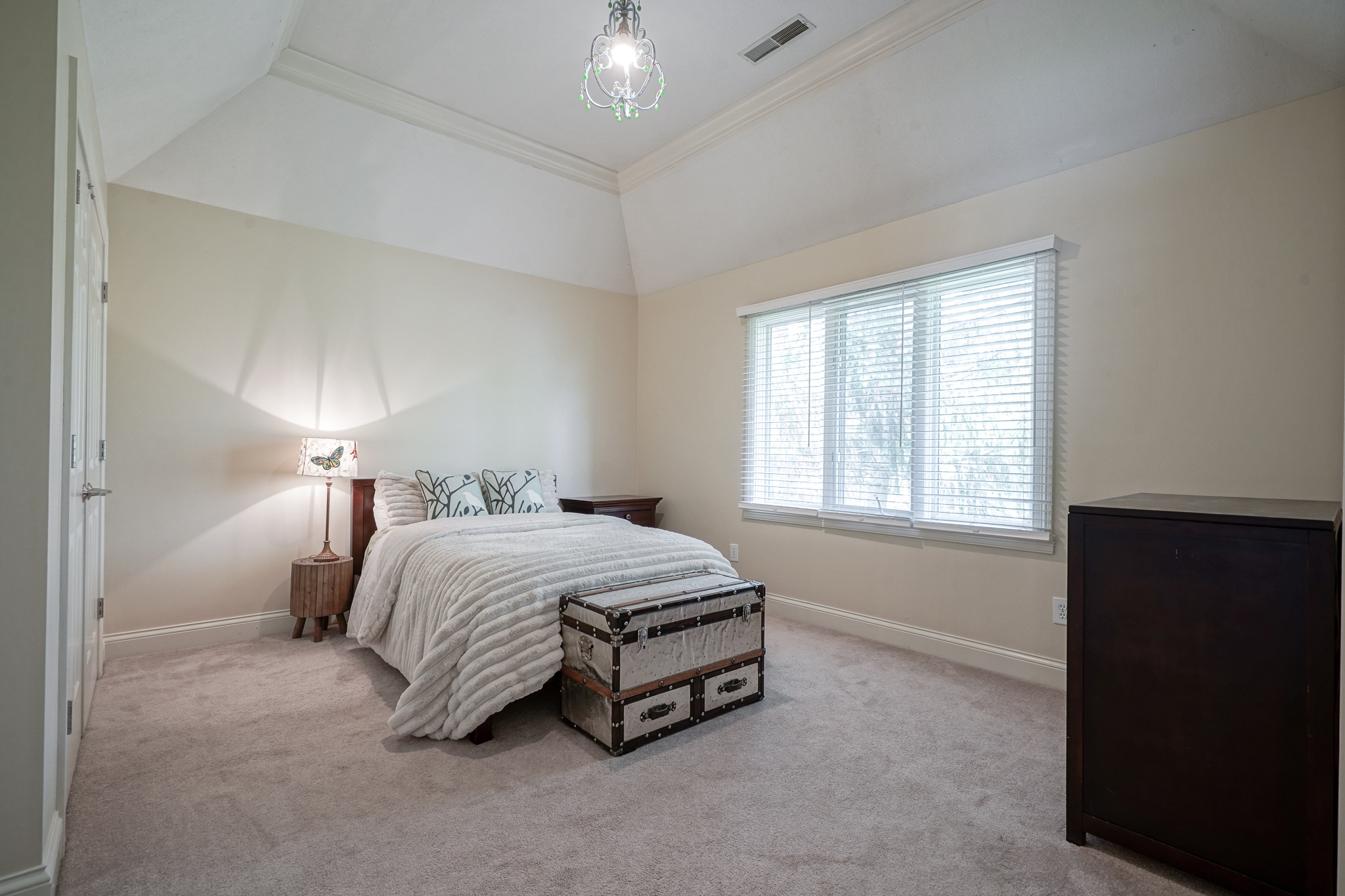 910 Twelve Oaks