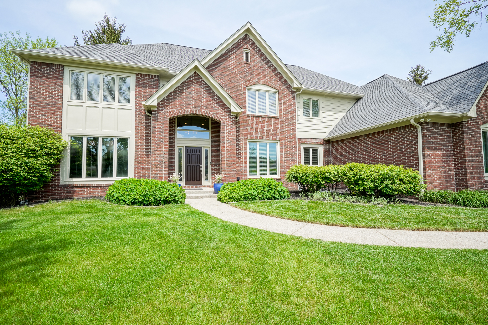910 Twelve Oaks