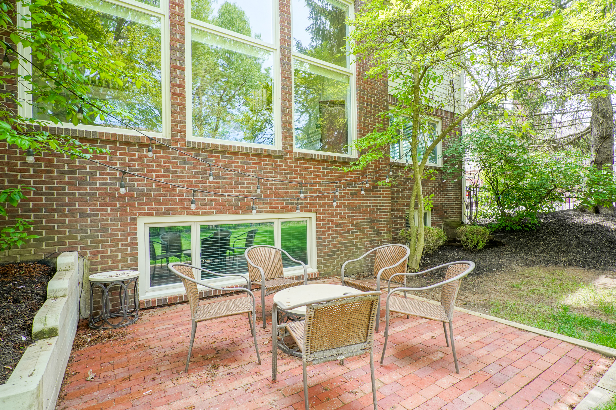 910 Twelve Oaks