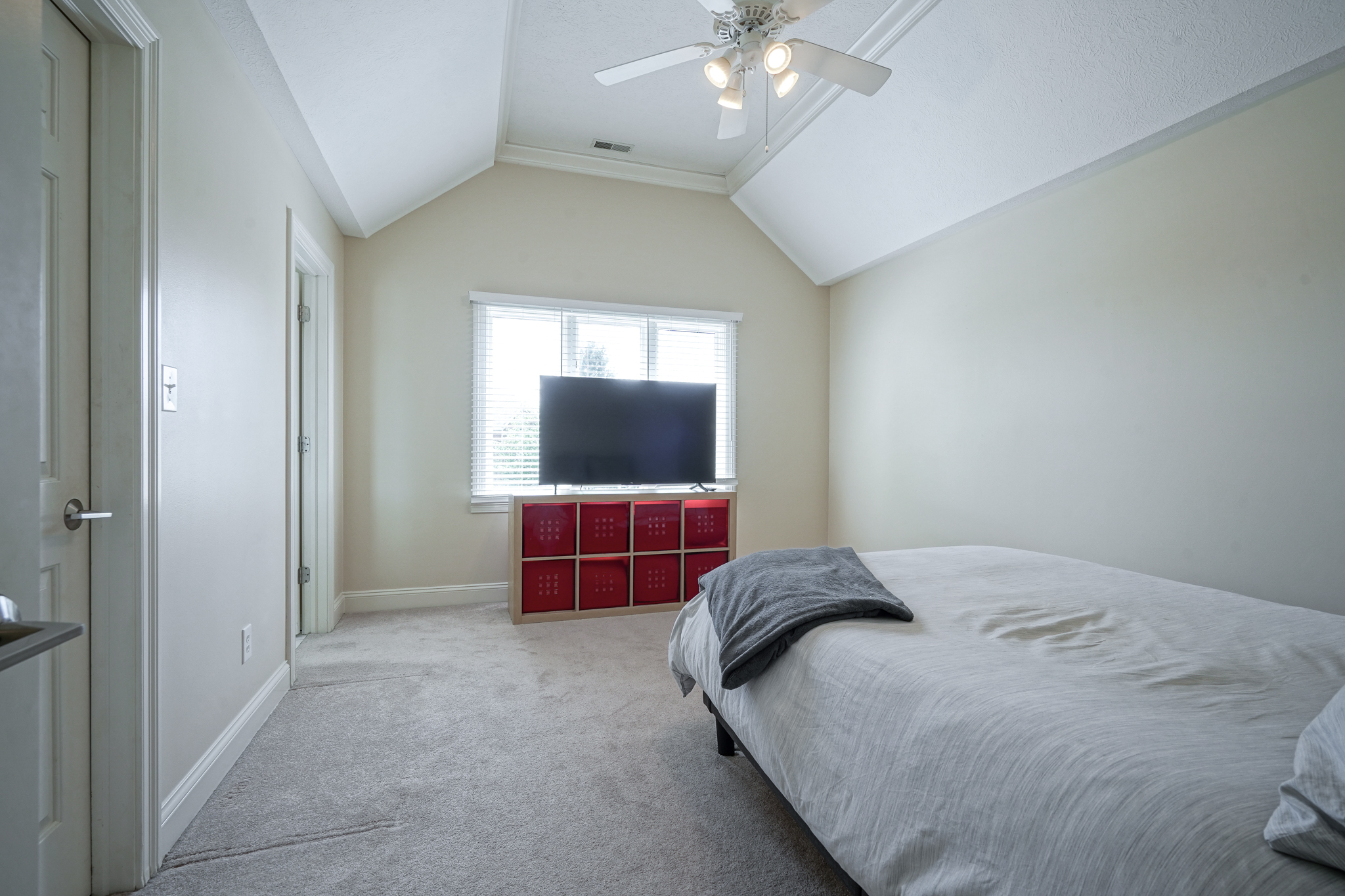 910 Twelve Oaks